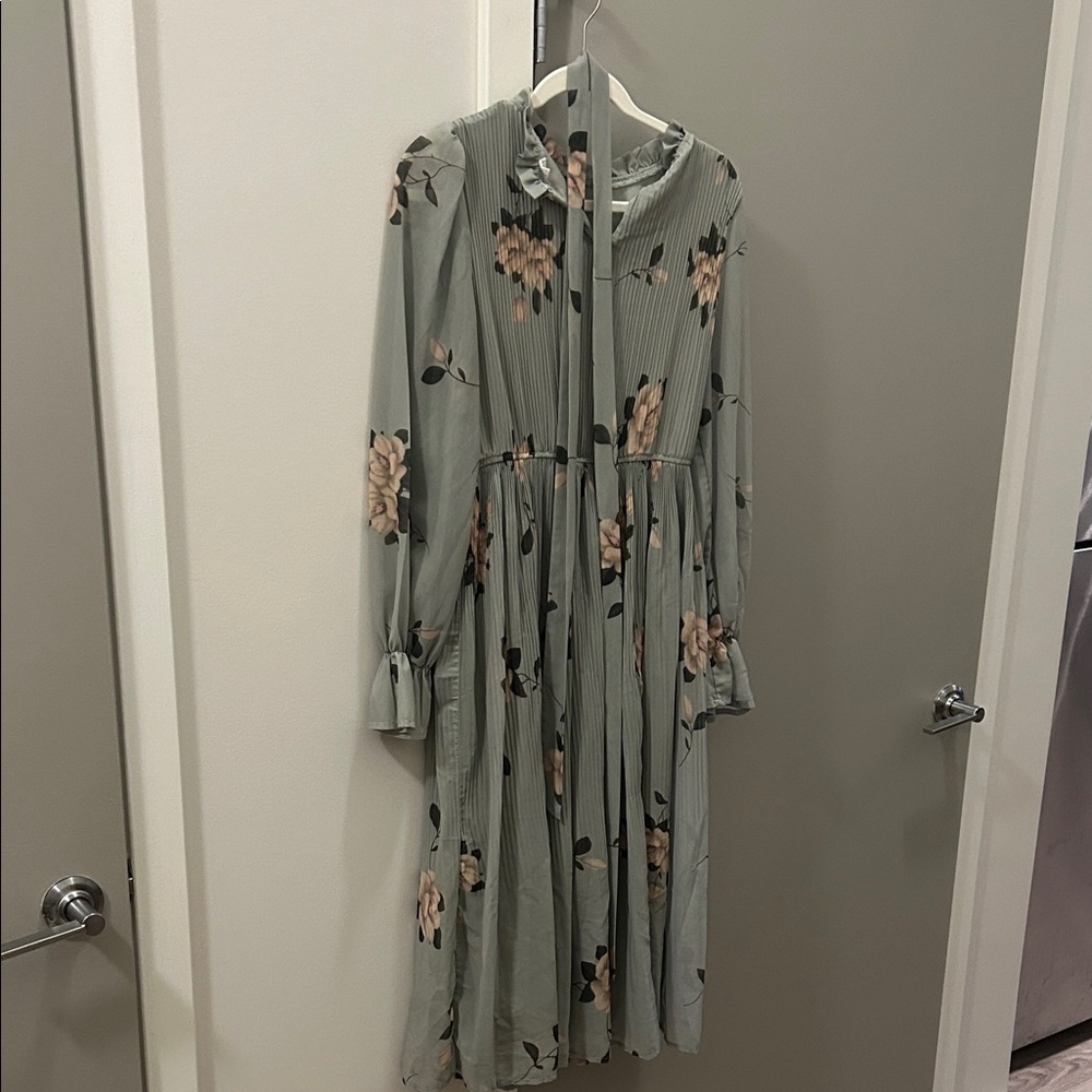 Chic Floral Long Sleeve Dress in Sage
